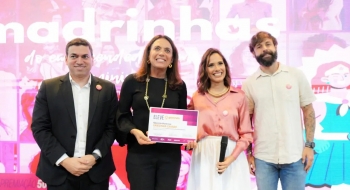 Gracinha Caiado entrega prêmio a mulheres empreendedoras